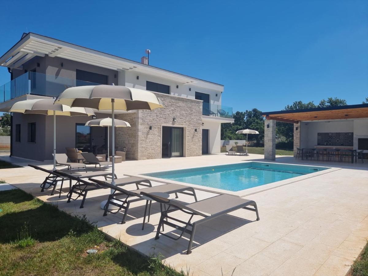 Luxury Villa Serena 2022 - With Heated Pool Cukrici Bagian luar foto
